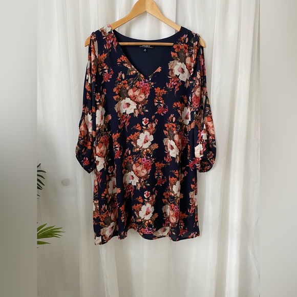 Lulu’s | Floral Shift Dress - Picture 5 of 9